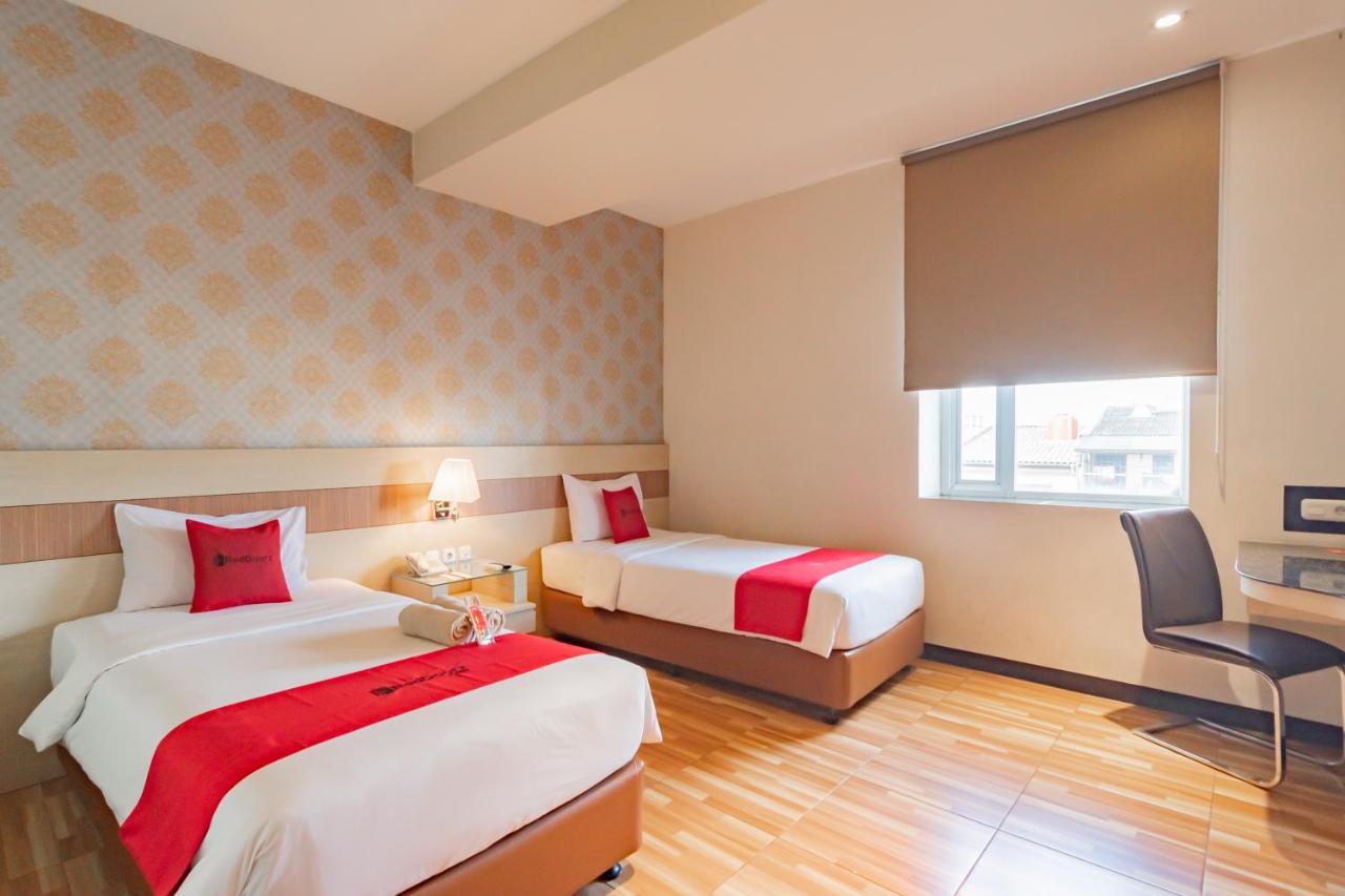 Hotel Reddoorz Premium Near Station 3*